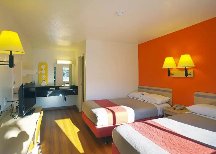 Hotel North Charleston Lodge 2*